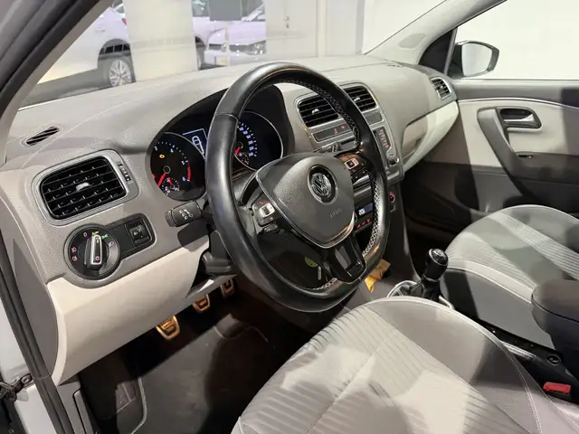 Volkswagen Polo view 8