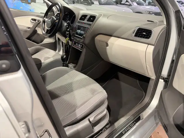 Volkswagen Polo view 12