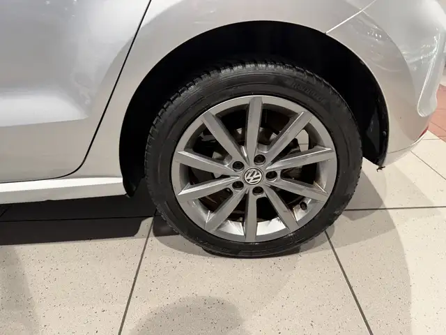 Volkswagen Polo view 17