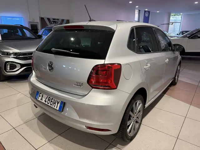 Volkswagen Polo view 5