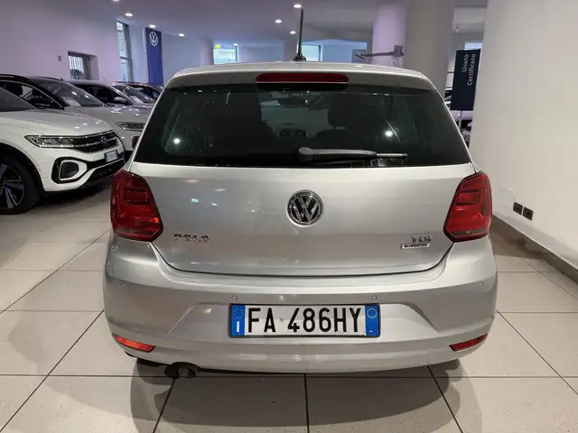Volkswagen Polo view 4