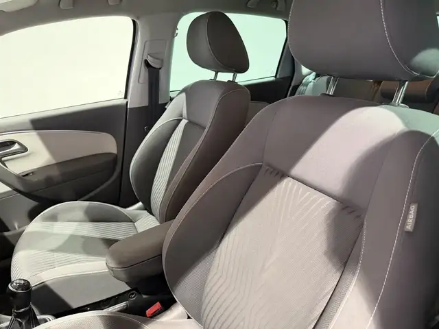Volkswagen Polo view 9