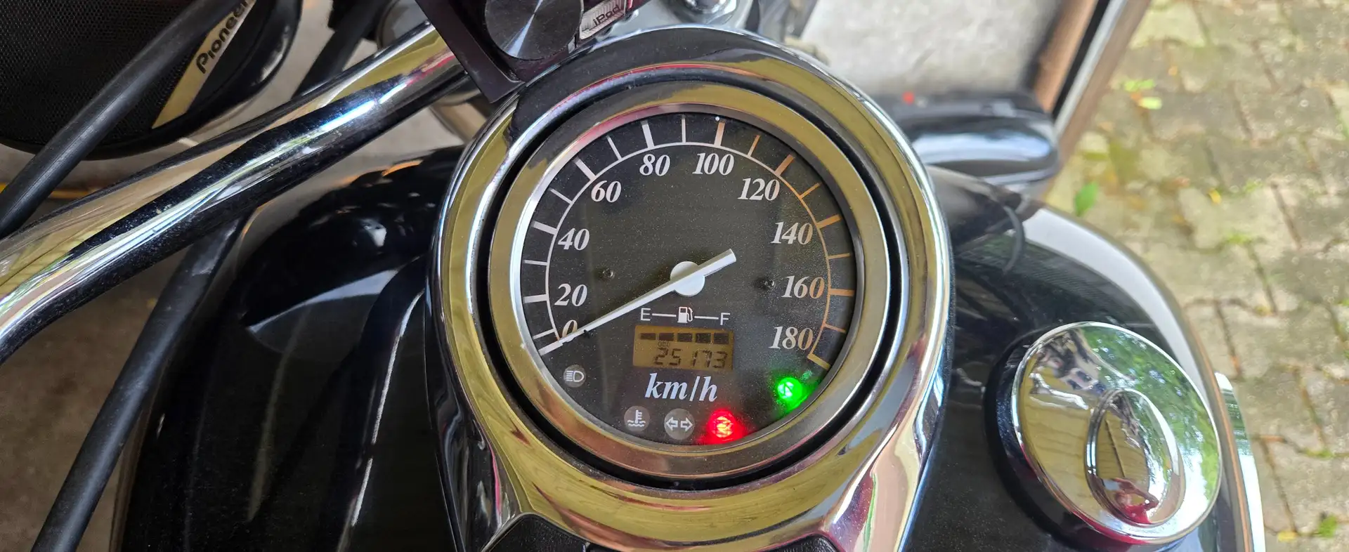 Suzuki VL 800 Negro - 1