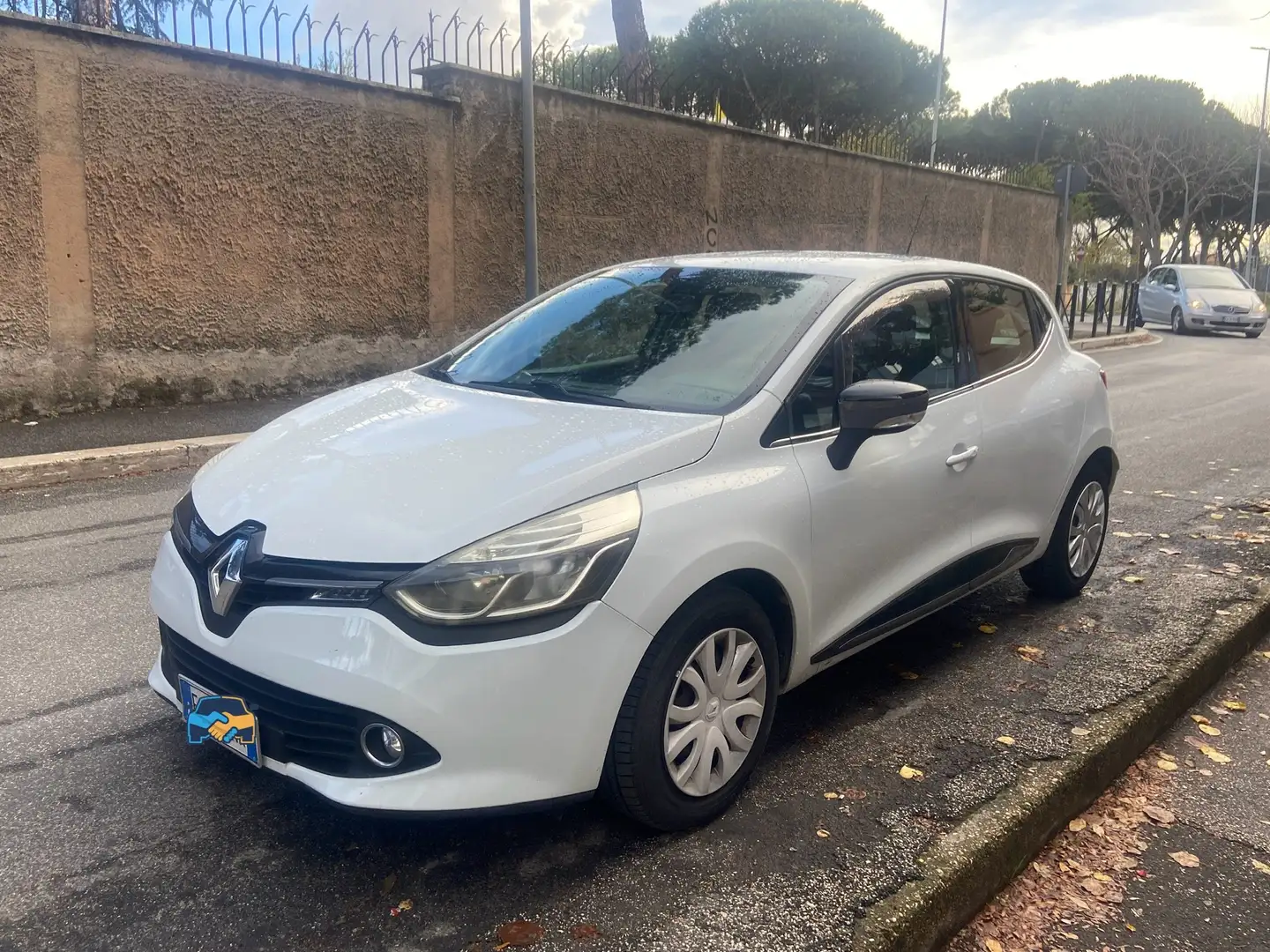 Renault Clio Clio IV 2012 5p 1.2 Live Gpl 75cv Weiß - 1
