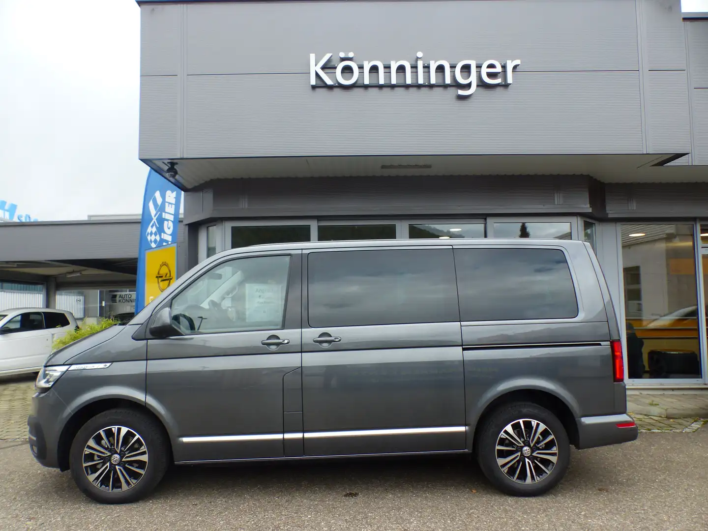 Volkswagen T6 Caravelle Caravelle 6.1 Comfortline DSG FWD Sitze: 2-3-3 Gris - 2