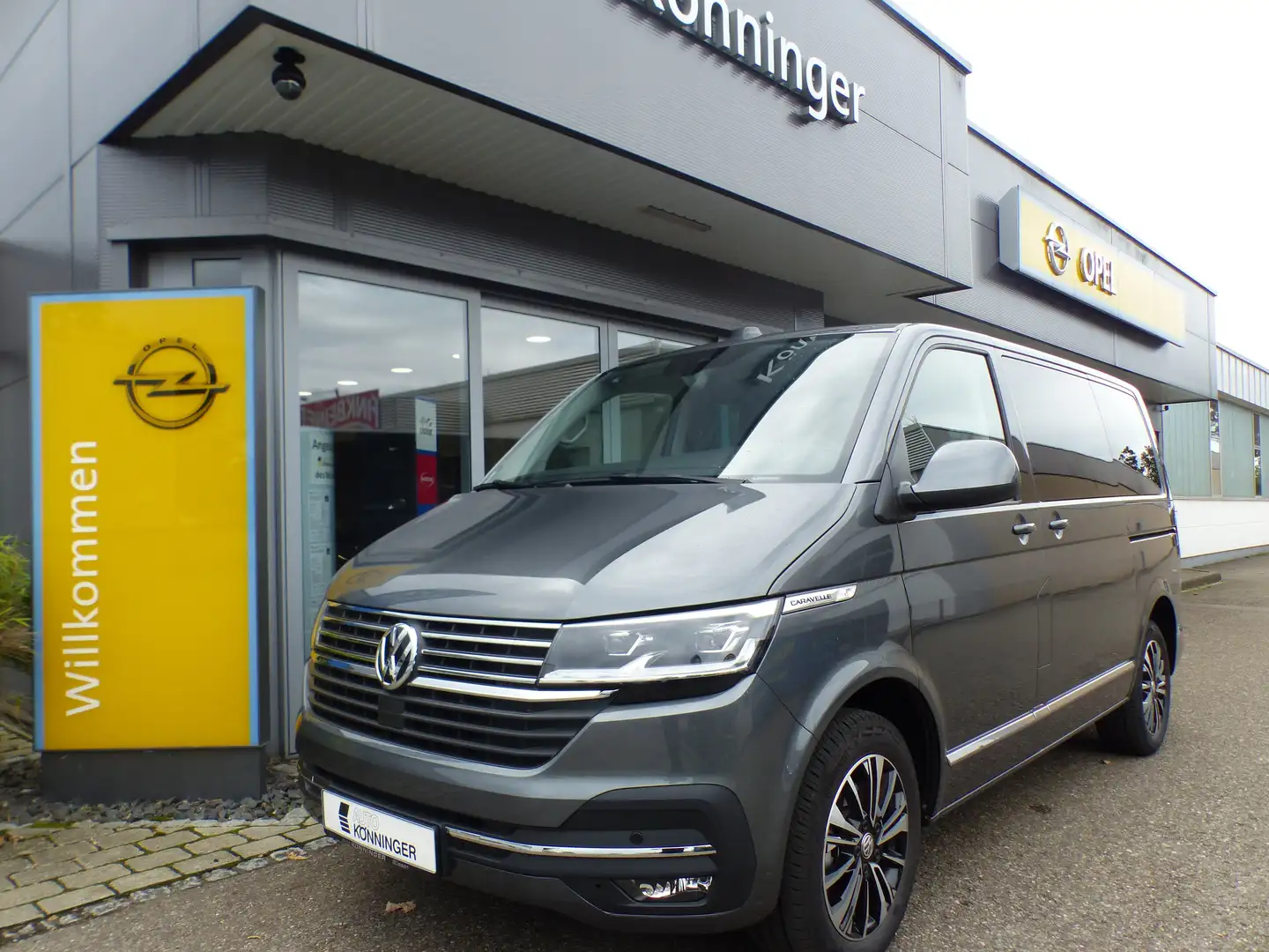 Volkswagen T6 Caravelle Caravelle 6.1 Comfortline DSG FWD Sitze: 2-3-3 Gris - 1