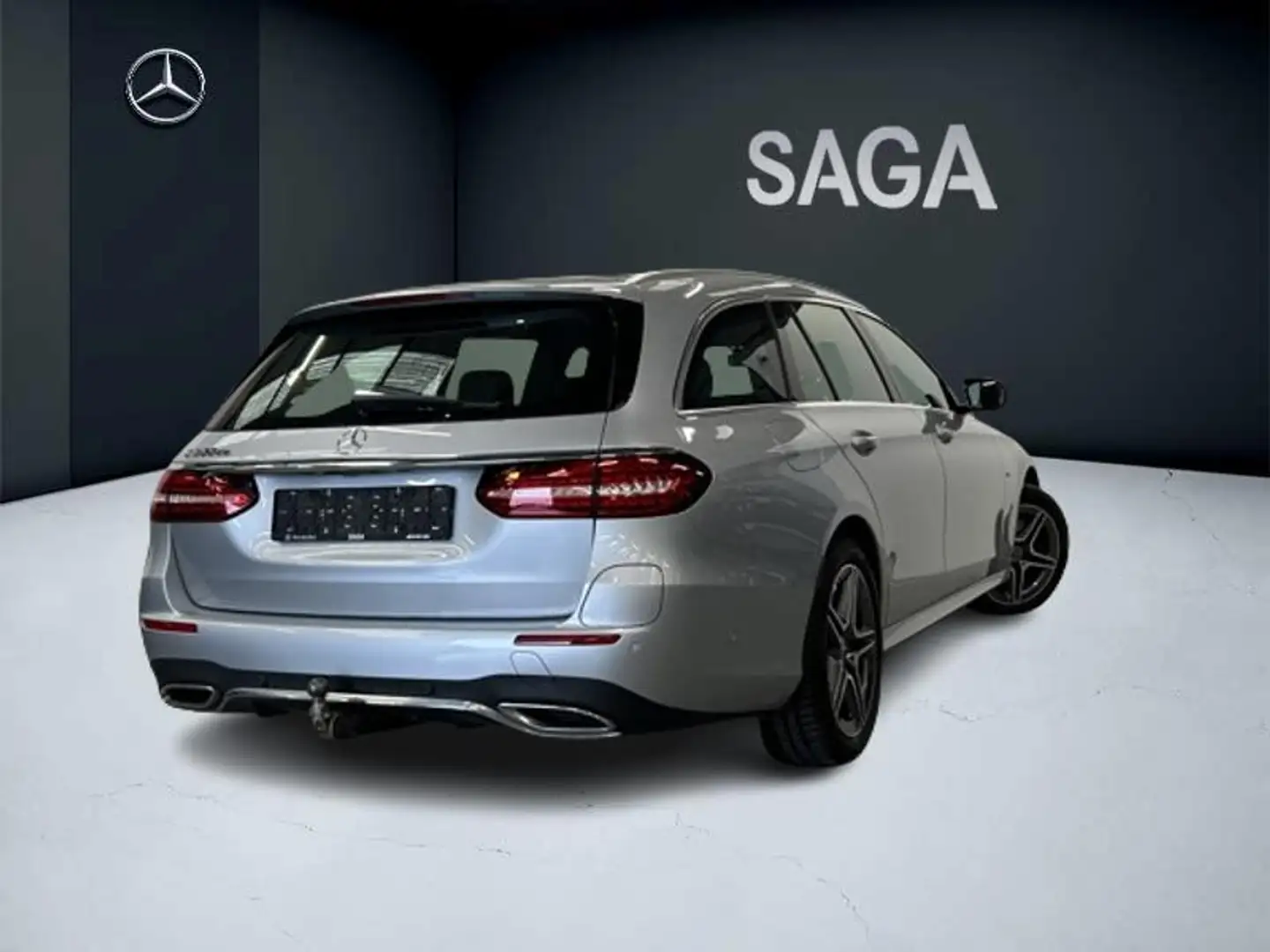 Mercedes-Benz E 300 AMG Line Grijs - 2