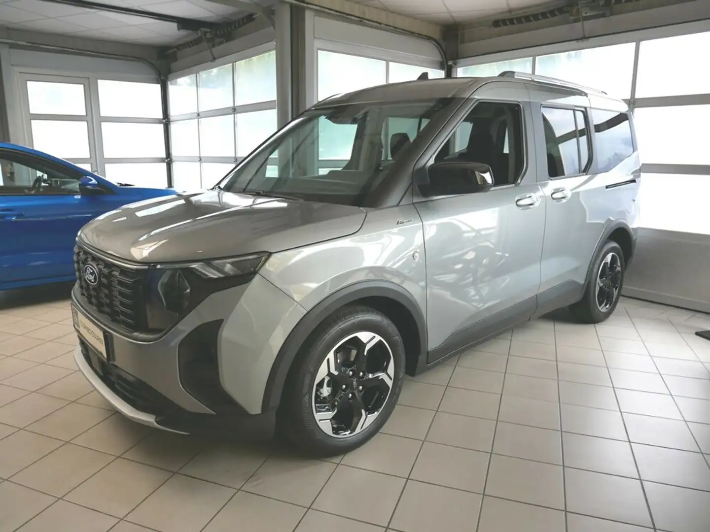 Ford Tourneo Courier 1,0 EcoBoost Active Grau - 1