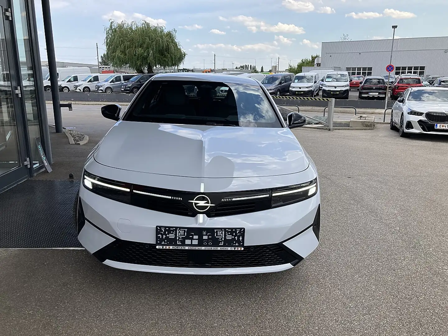 Opel Astra 1,2 Turbo MHEV Business Edition Aut. Weiß - 2