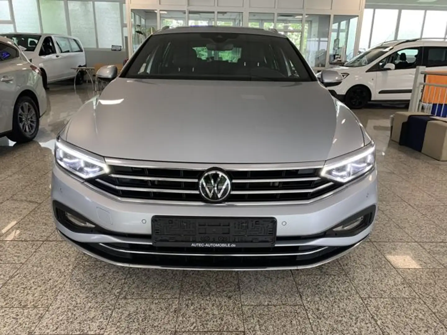 Volkswagen Passat Variant Elegance AHK+PANO+KAMERA+IQ-LIGHT Silber - 2