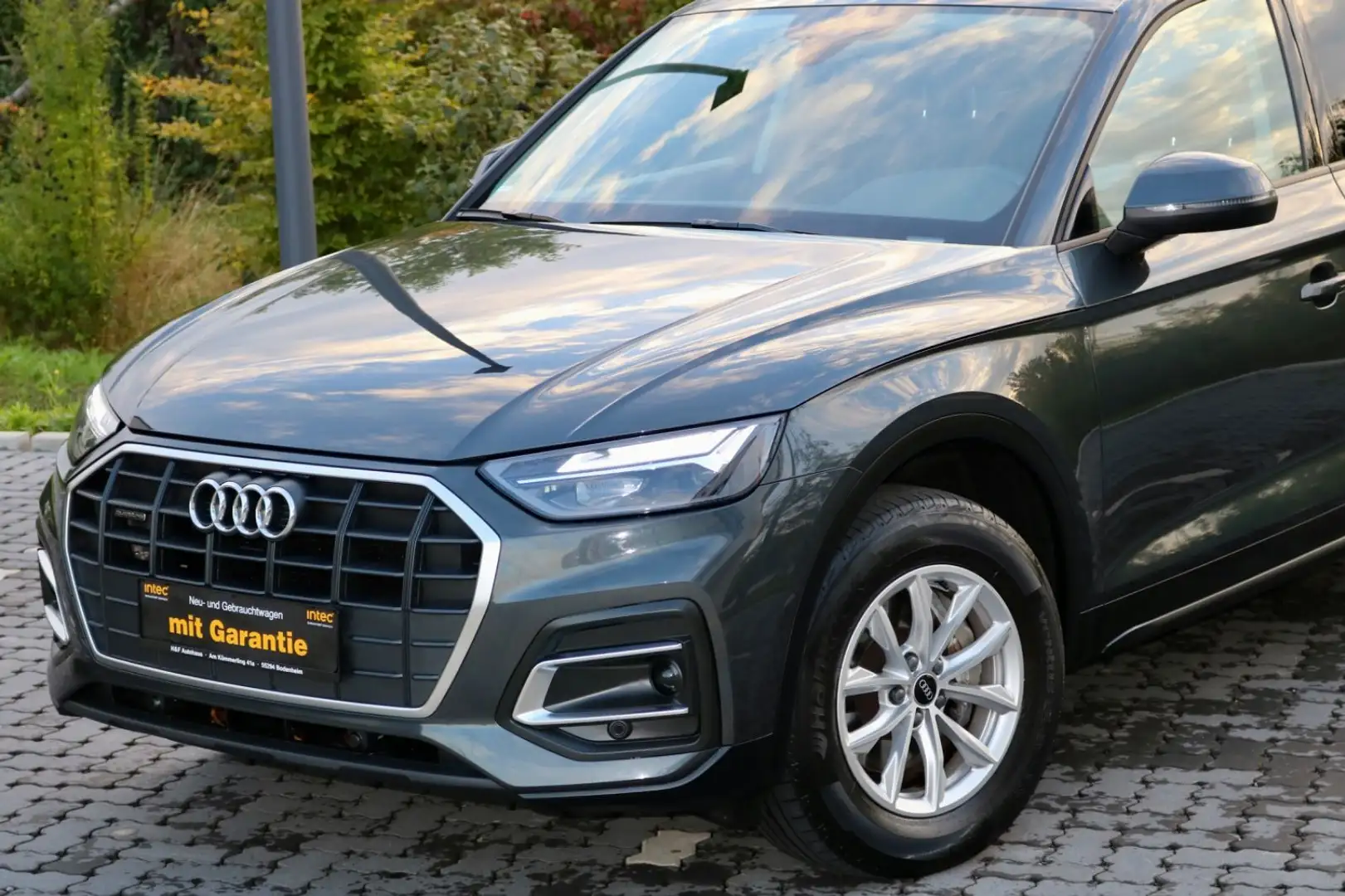 Audi Q5 40 TDI quattro basis Facelift/NAVI/AHK/Apple Grau - 2