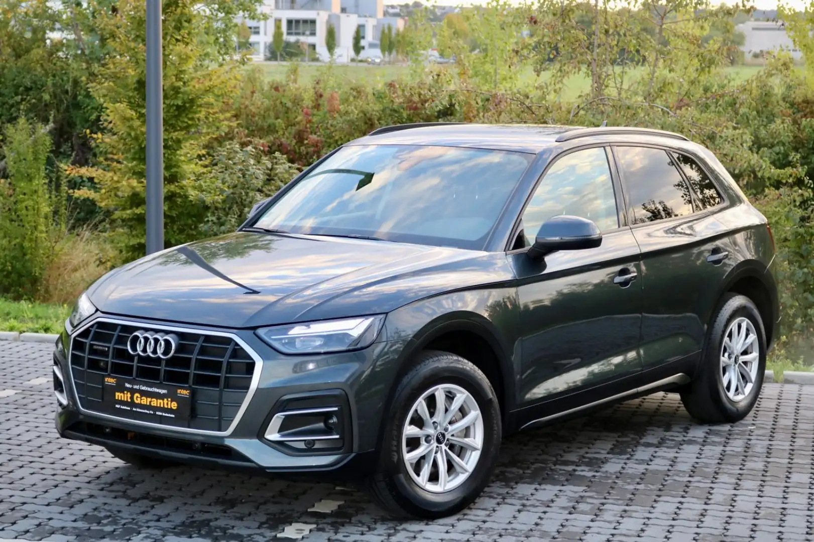 Audi Q5 40 TDI quattro basis Facelift/NAVI/AHK/Apple Grau - 1