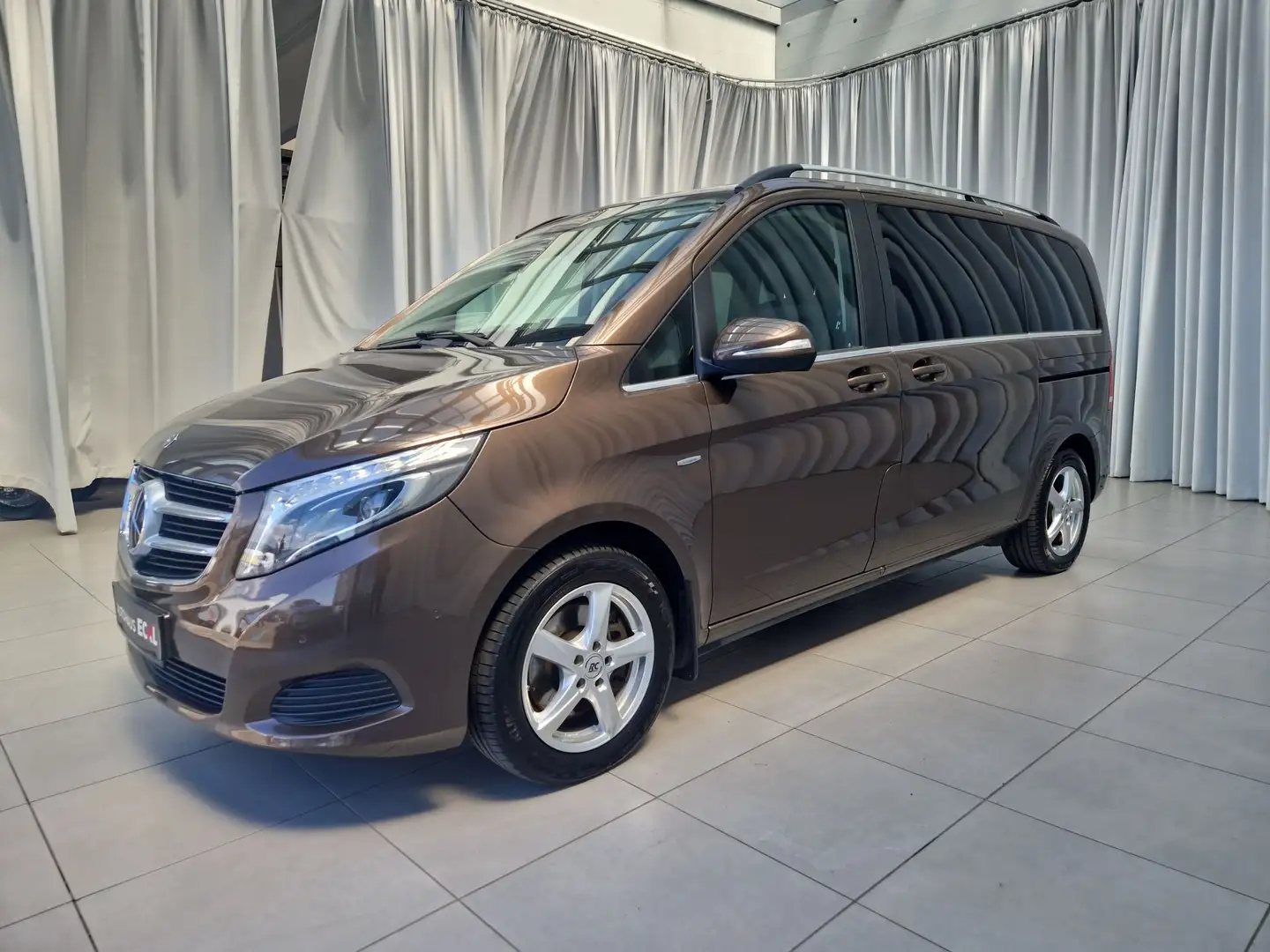 Mercedes-Benz V 250 d AVANTGARDE Kompakt SpurW Braun - 2