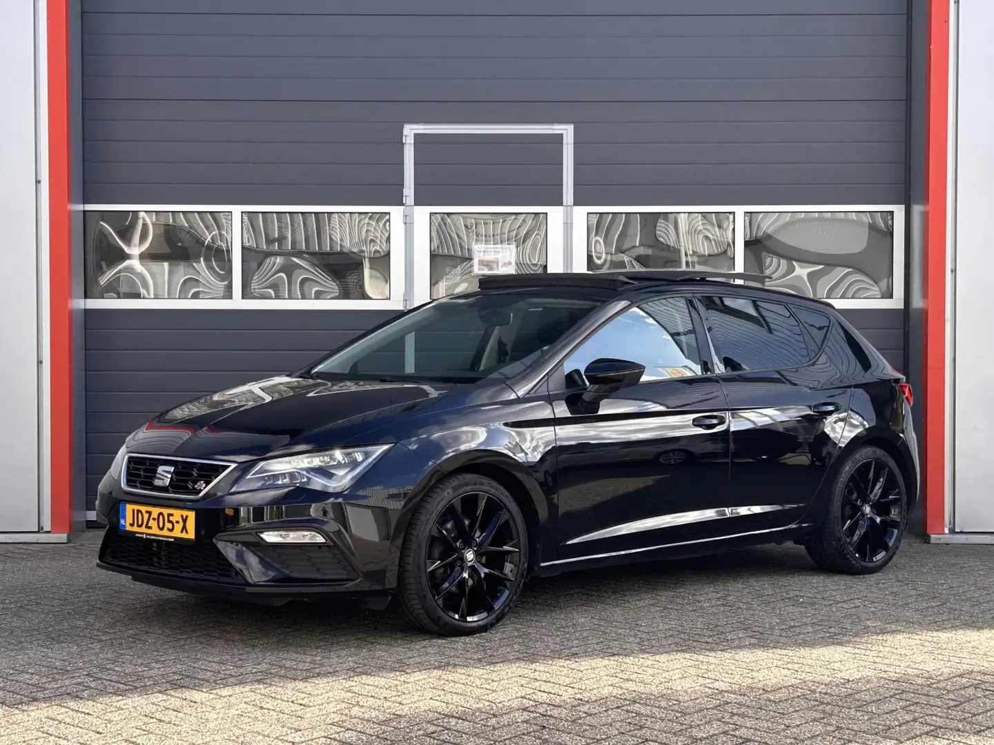 SEAT Leon 1.5 TSI FR | Pano | Virtual | Stoel verwarming | C Zwart - 2