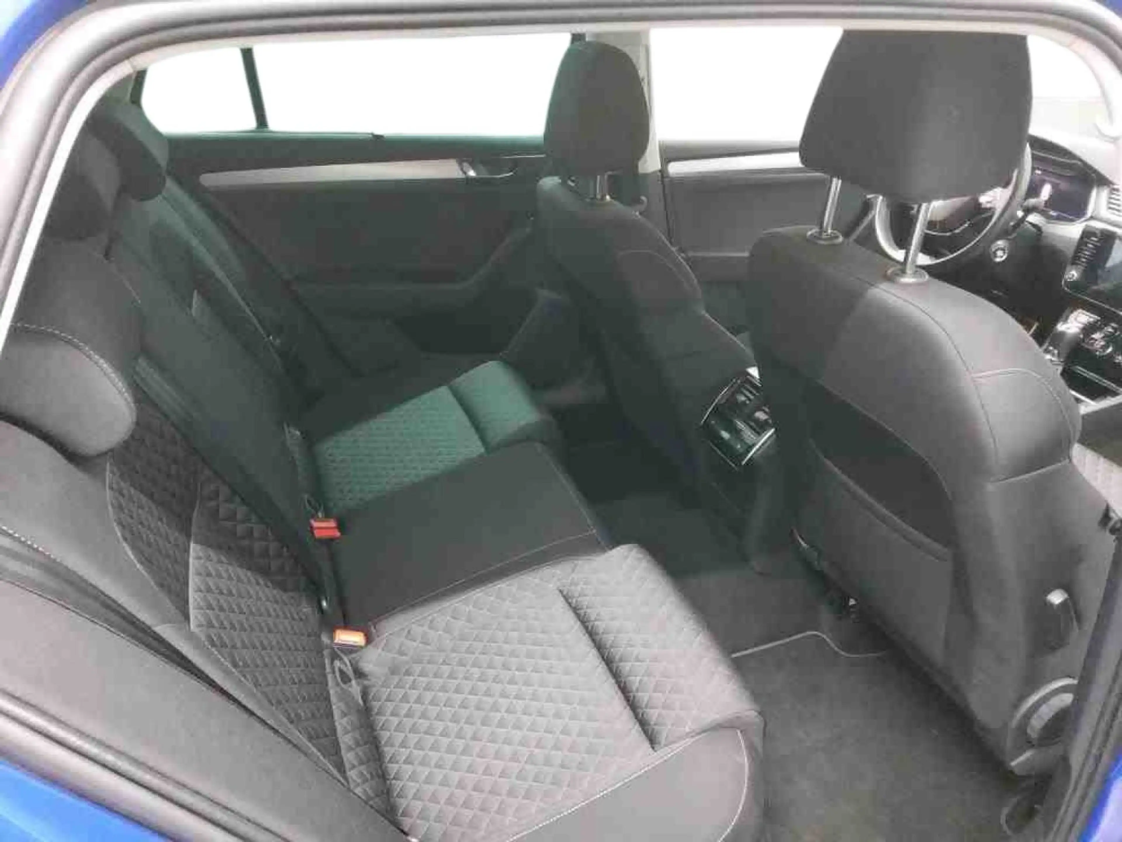 Skoda Superb Combi 1.4TSI iV DSG Ambition LED Navi ACC — photo 6