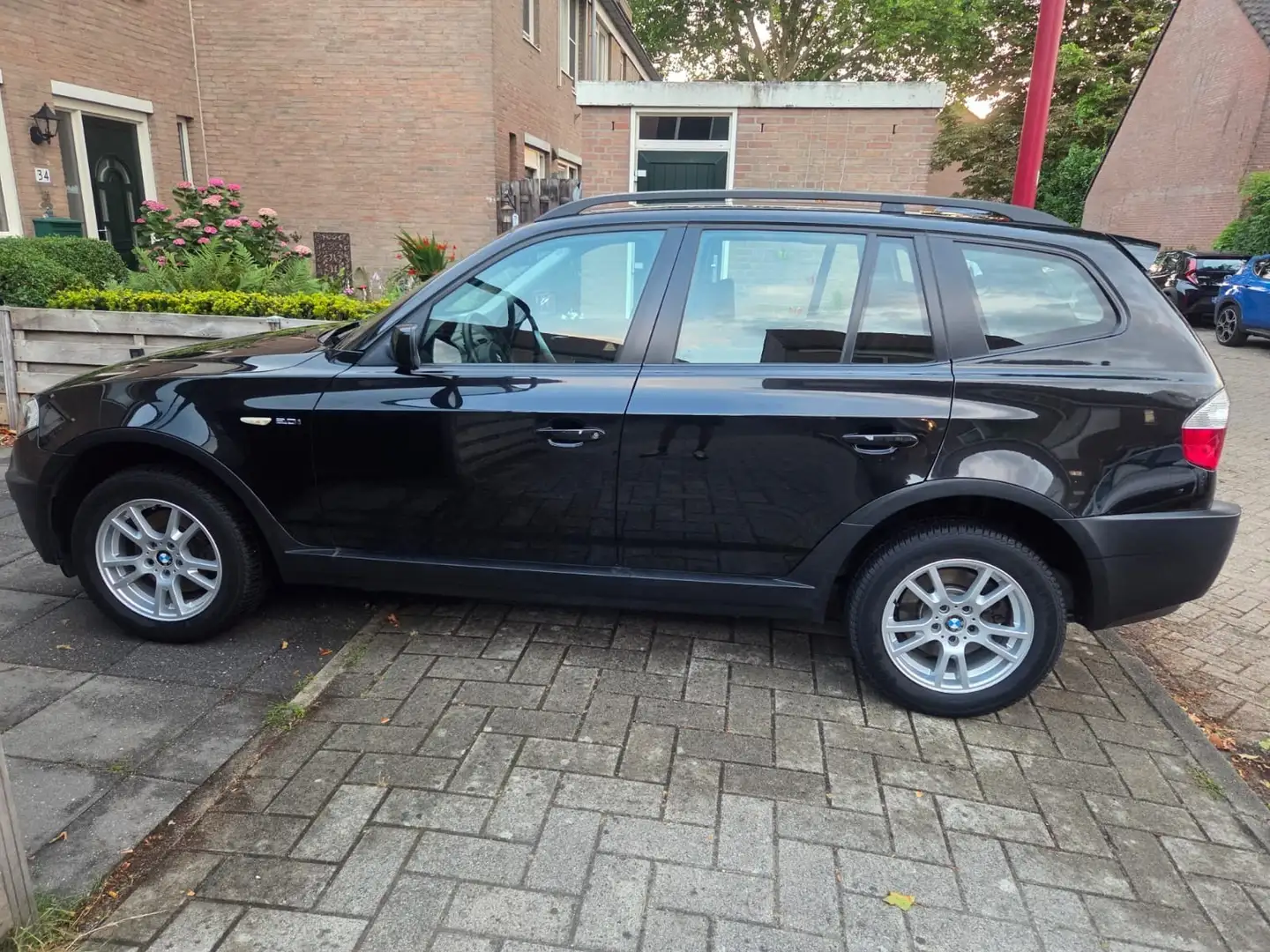 BMW 2.0i Чорний - 2