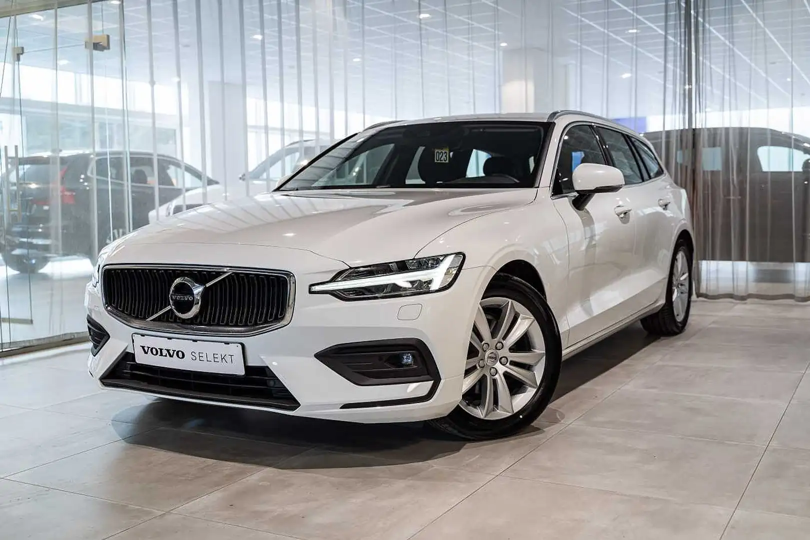 Volvo V60 II Momentum Pro, B3 mild hybrid Blanco - 1