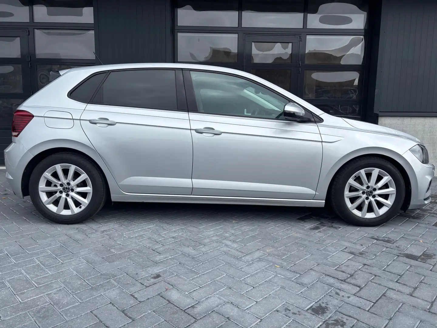 Volkswagen Polo 1.0 TSI Comfortline Camera CarPlay Gris - 2