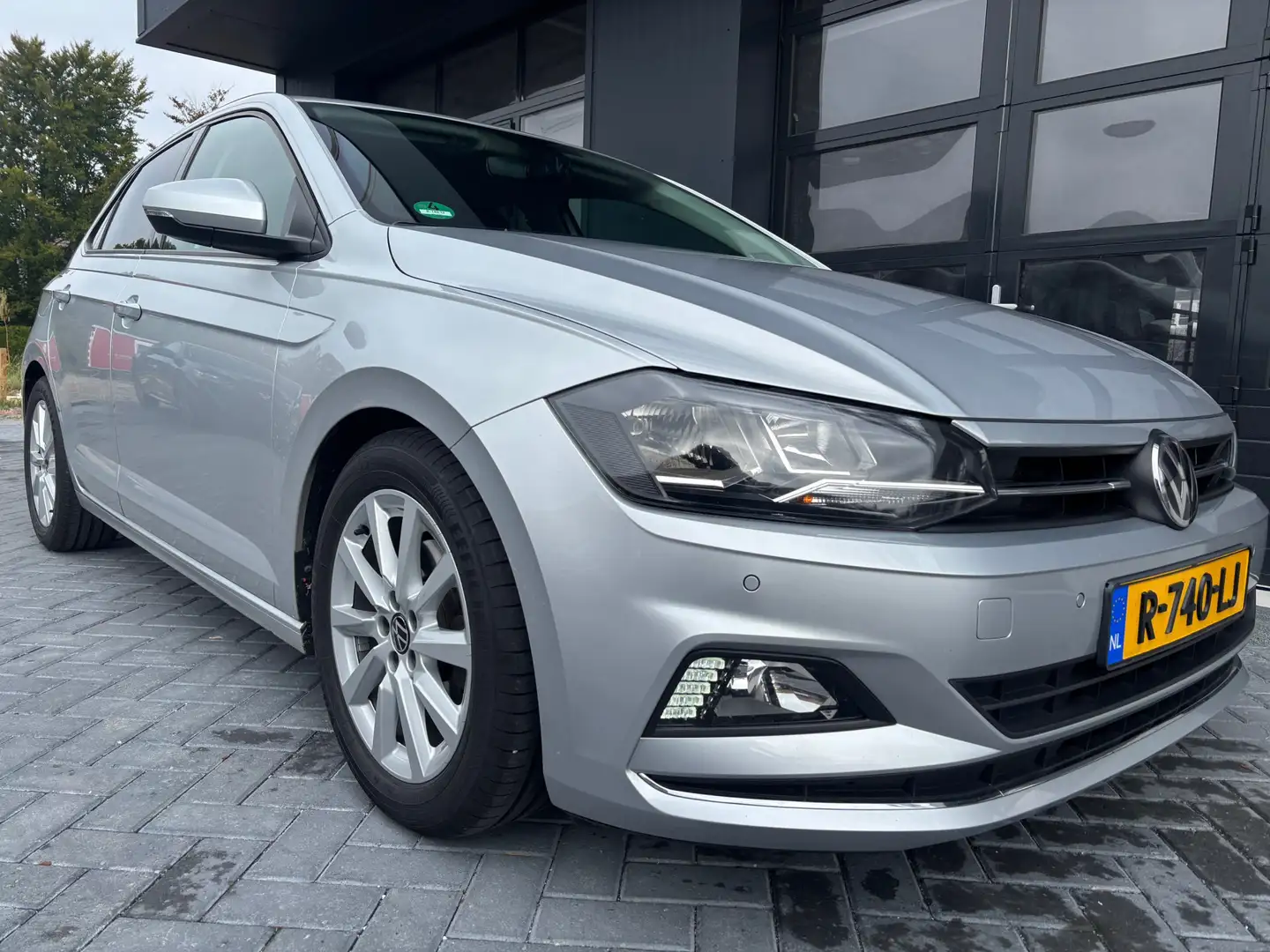 Volkswagen Polo 1.0 TSI Comfortline Camera CarPlay Gris - 1