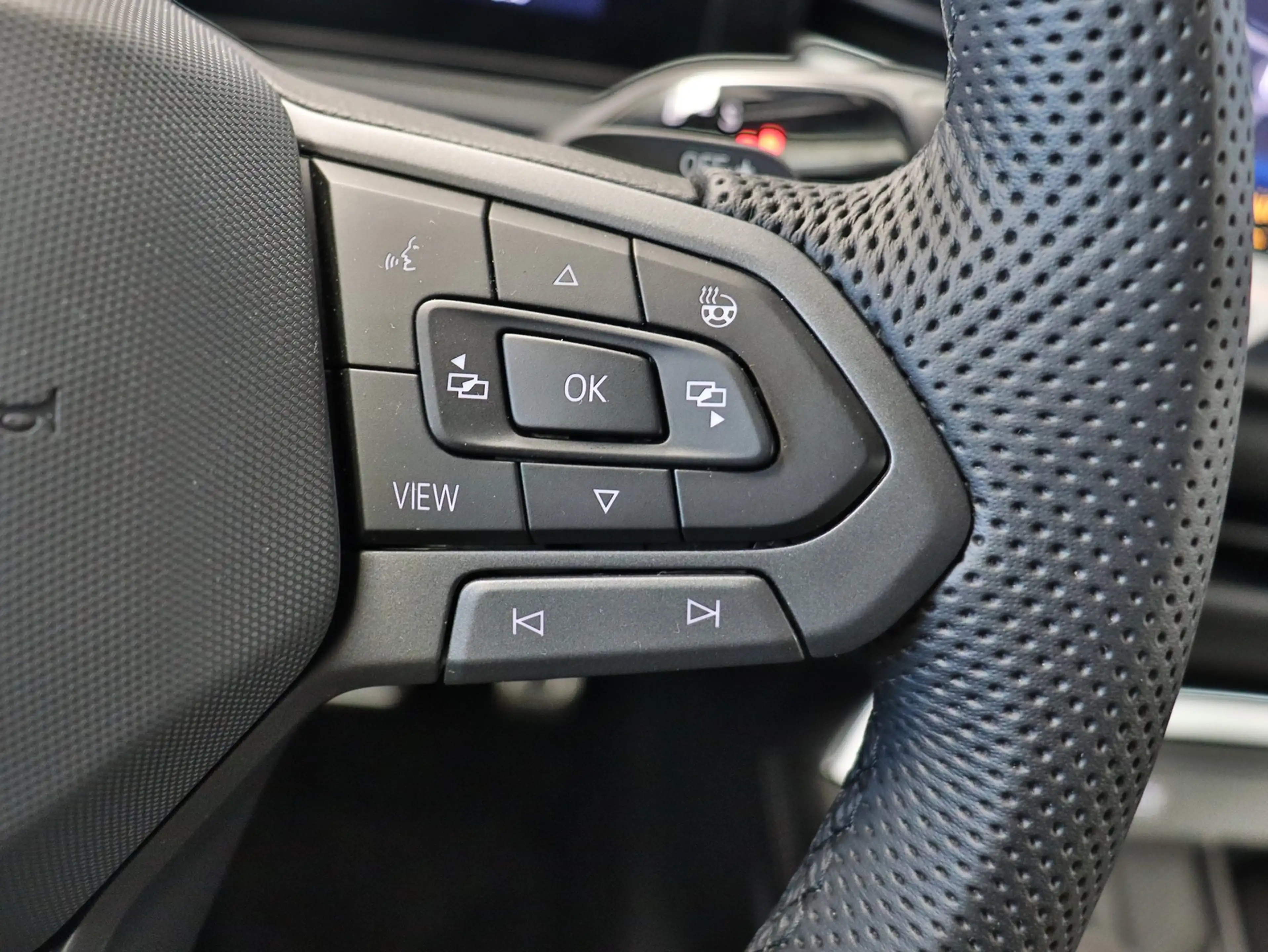 Volkswagen T-Roc R-Line 1.5eTSI DSG+MATRIX+HUD+20"ALU+360°KAM — photo 13