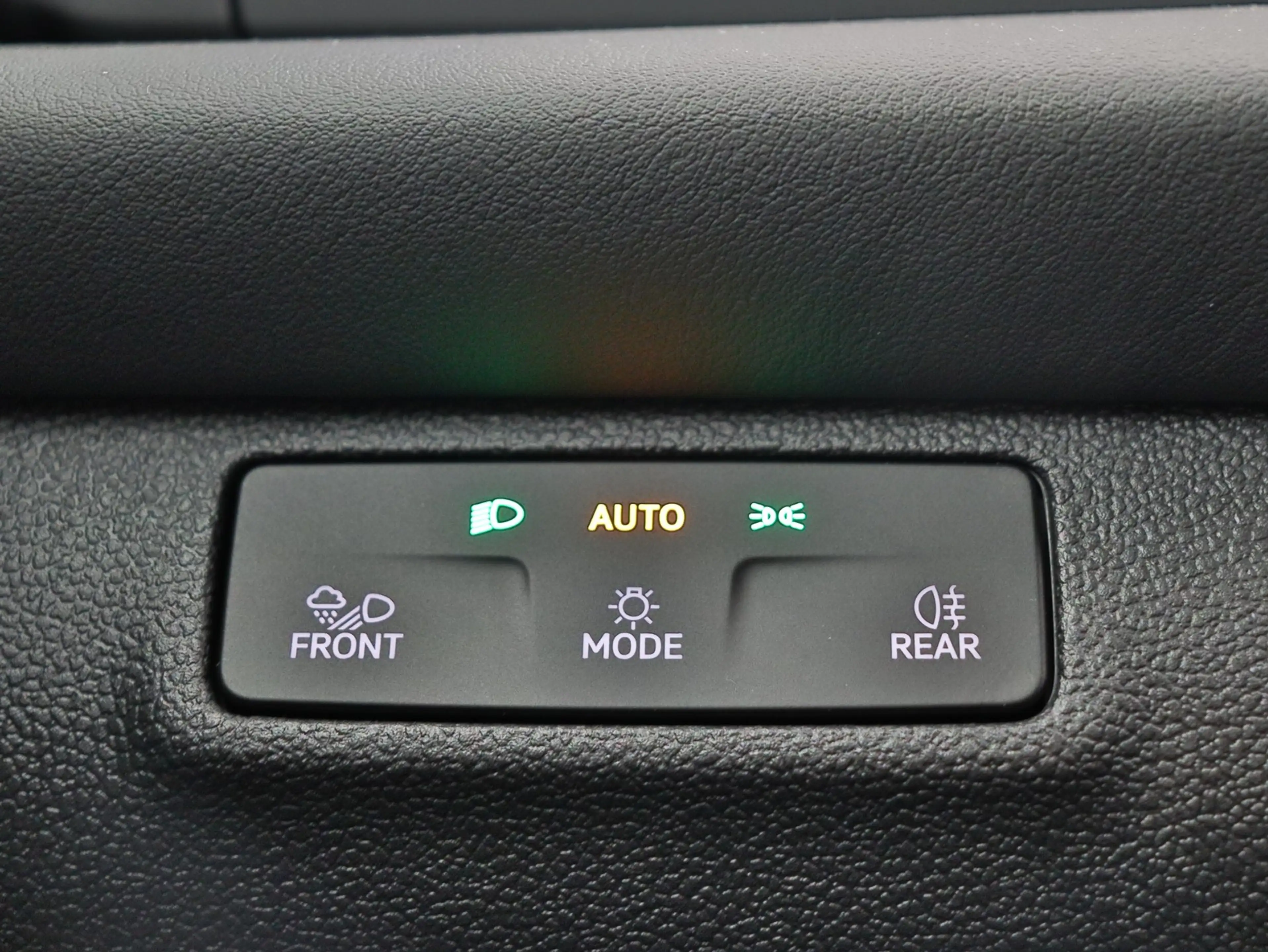 Volkswagen T-Roc R-Line 1.5eTSI DSG+MATRIX+HUD+20"ALU+360°KAM — photo 11