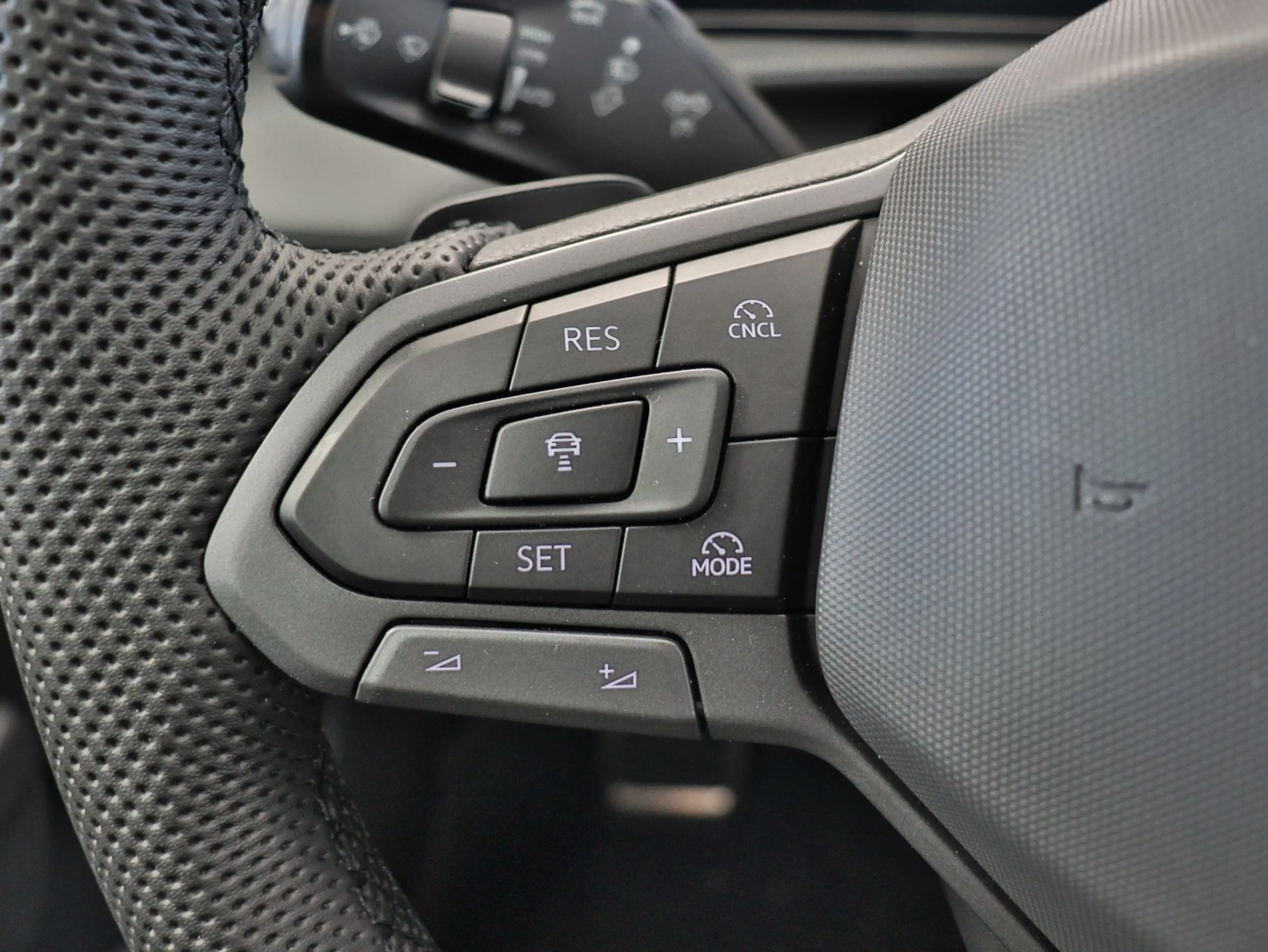 Volkswagen T-Roc R-Line 1.5eTSI DSG+MATRIX+HUD+20"ALU+360°KAM — photo 12