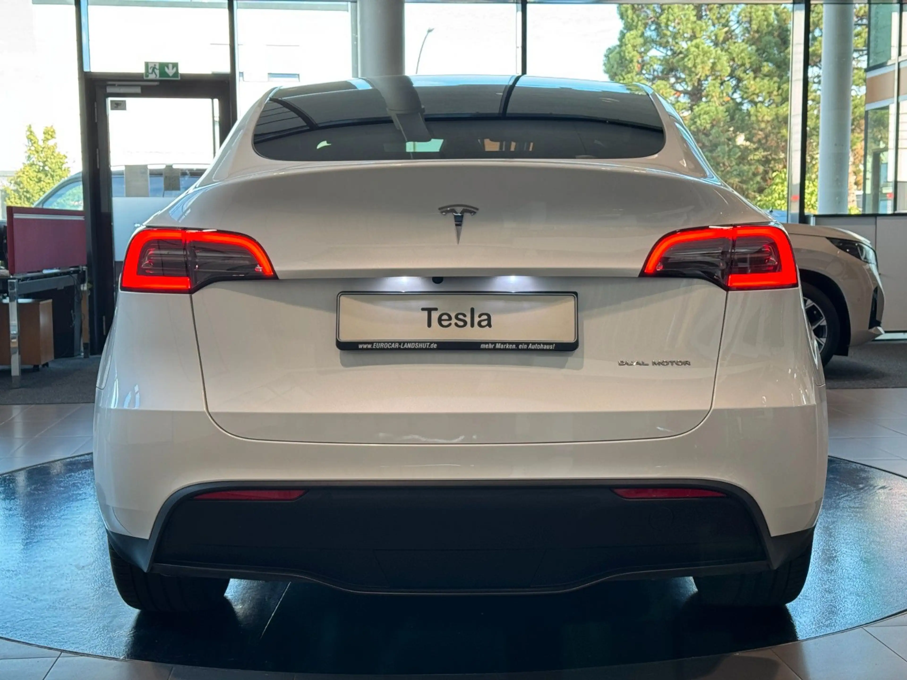Tesla Model Y AWD Long Range Dual Motor Pano AHK 20" — photo 26