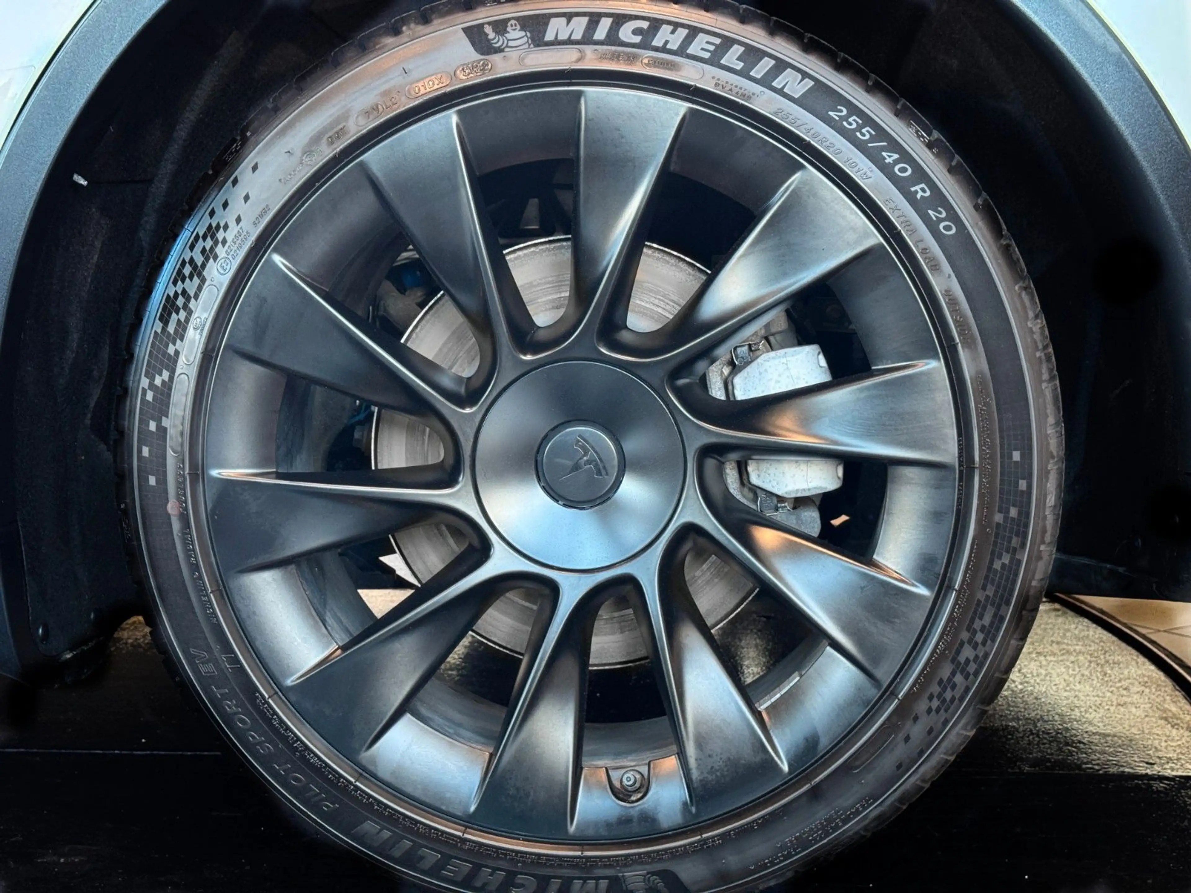 Tesla Model Y AWD Long Range Dual Motor Pano AHK 20" — photo 5