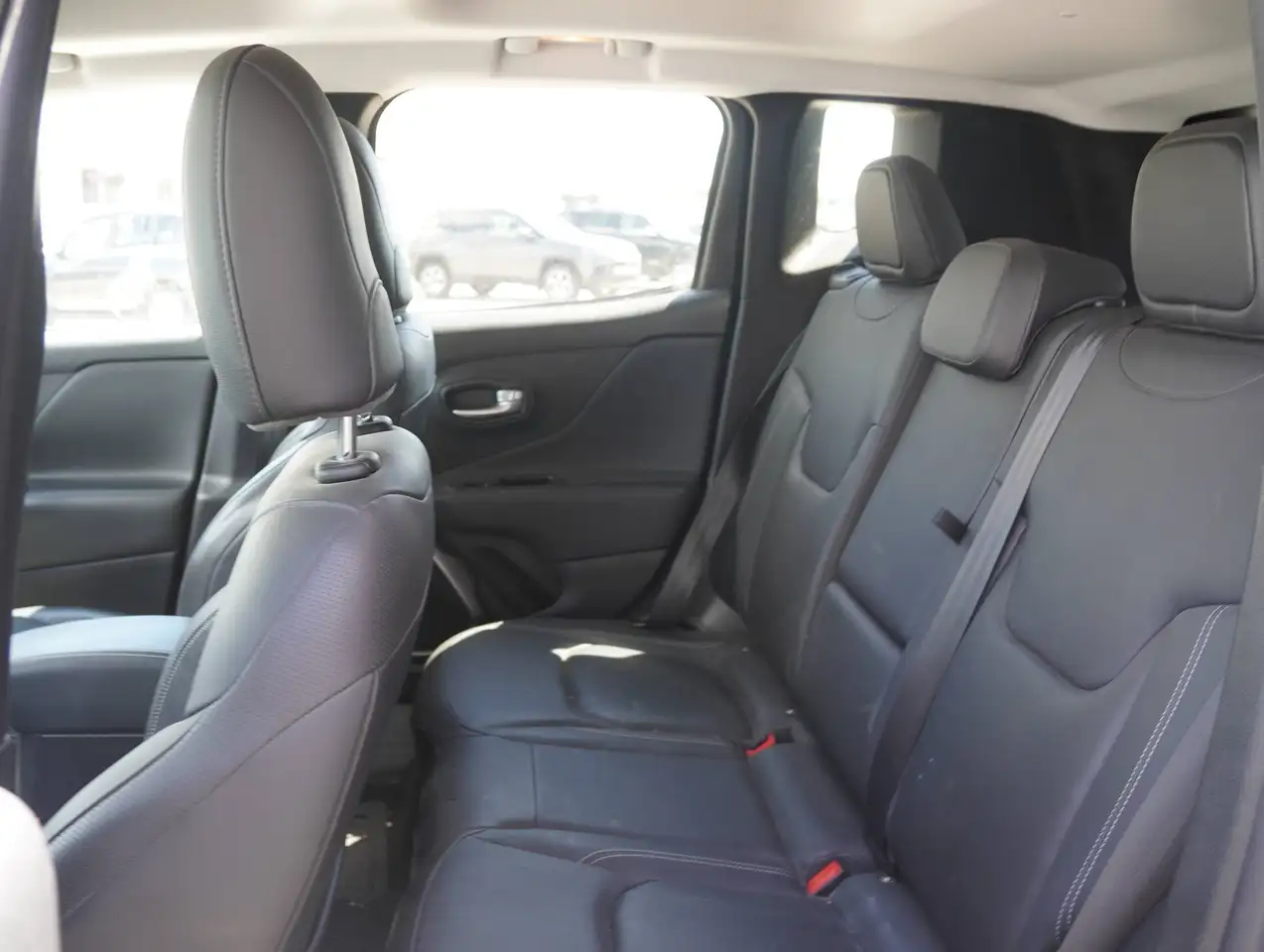 Jeep Renegade снимка Jeep Renegade