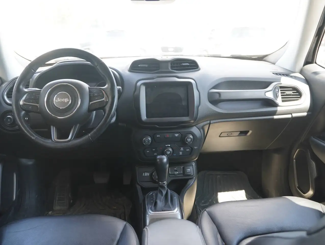 Jeep Renegade снимка Jeep Renegade