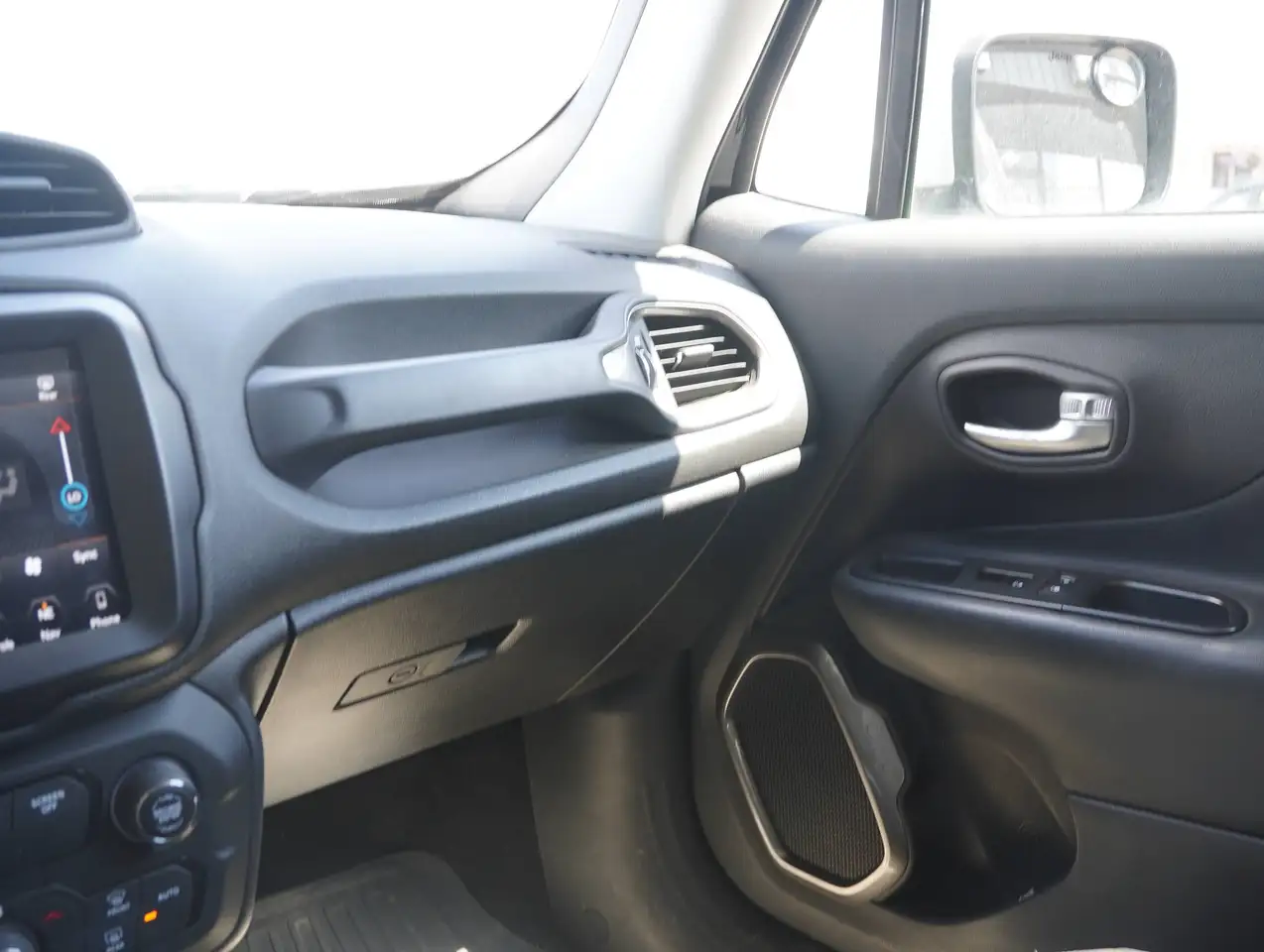 Jeep Renegade снимка Jeep Renegade