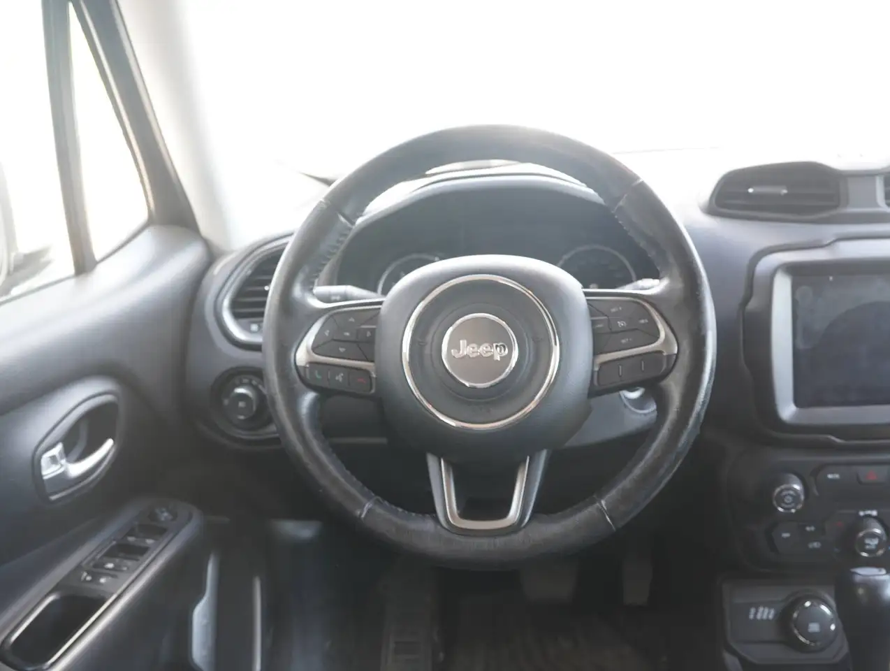 Jeep Renegade снимка Jeep Renegade