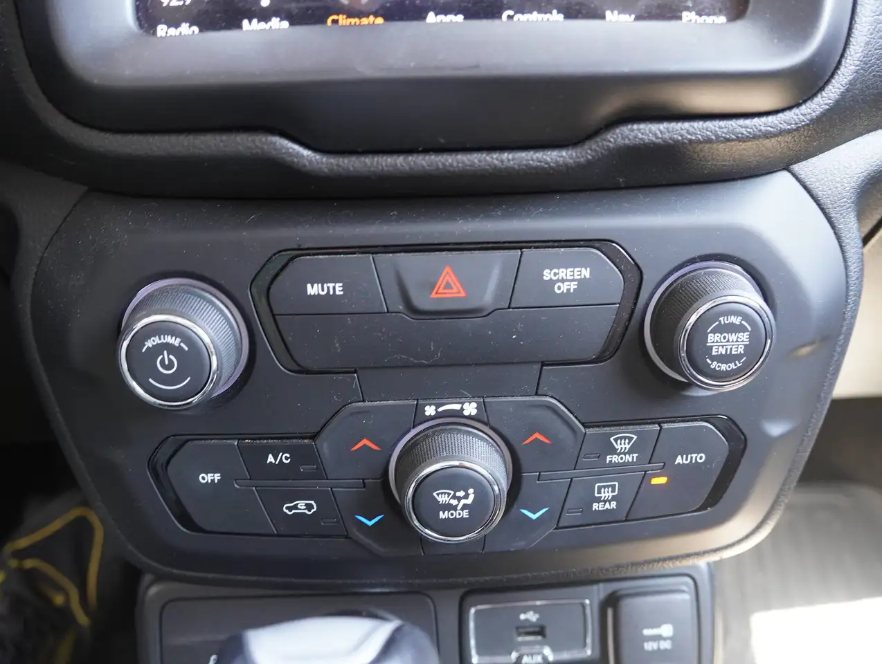Jeep Renegade снимка Jeep Renegade