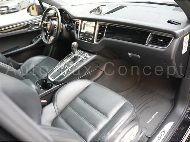 Porsche Macan view 6