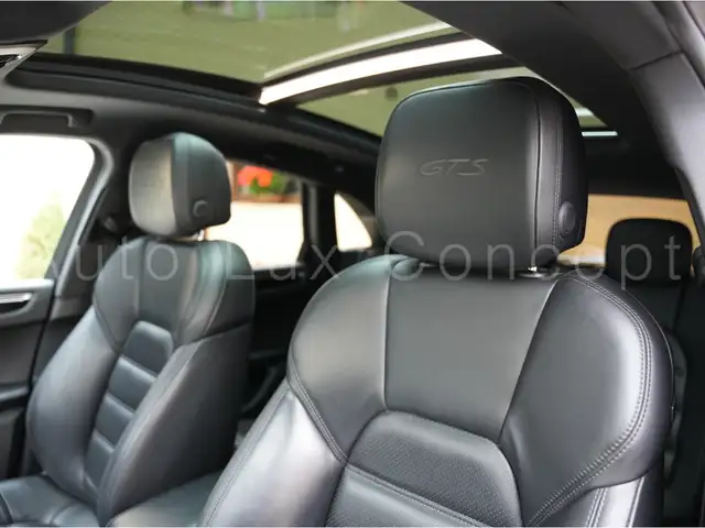 Porsche Macan view 8