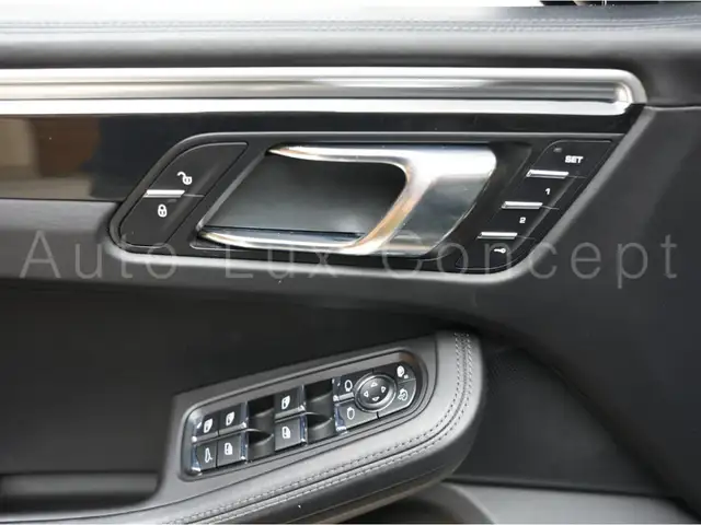 Porsche Macan view 14