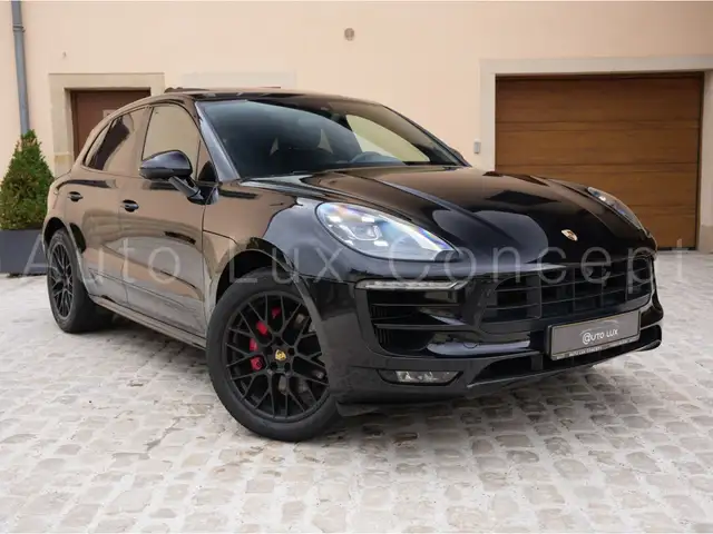 Porsche Macan view 2