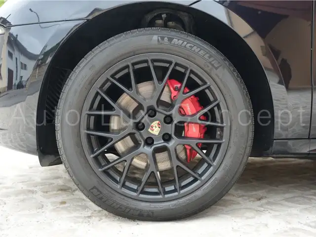 Porsche Macan view 11