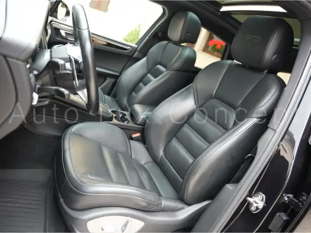 Porsche Macan view 7