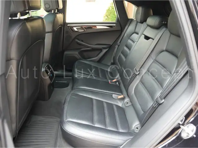 Porsche Macan view 9
