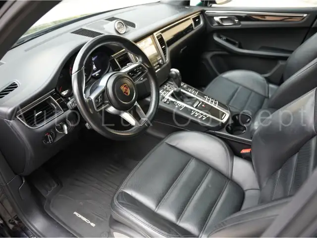 Porsche Macan view 5