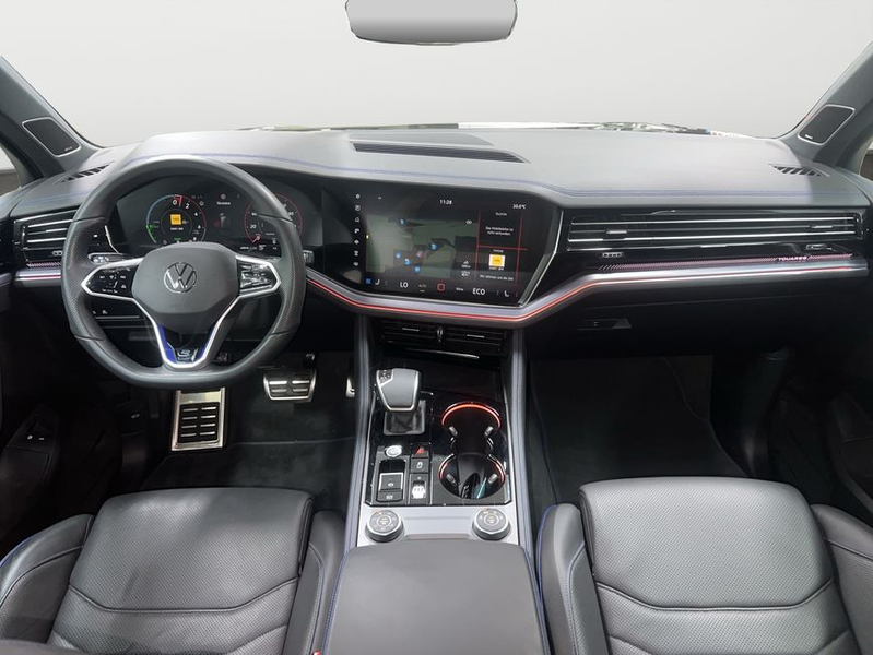 Volkswagen Touareg R 3.0 V6 e-Hybrid HUD — photo 14