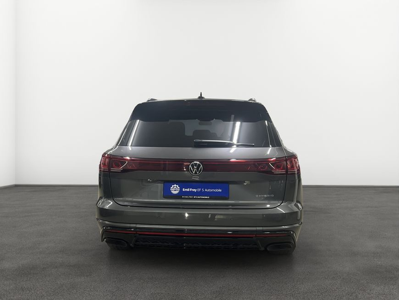 Volkswagen Touareg R 3.0 V6 e-Hybrid HUD — photo 5