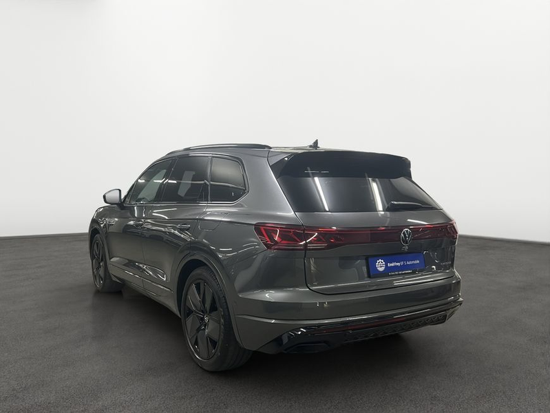 Volkswagen Touareg R 3.0 V6 e-Hybrid HUD — photo 3