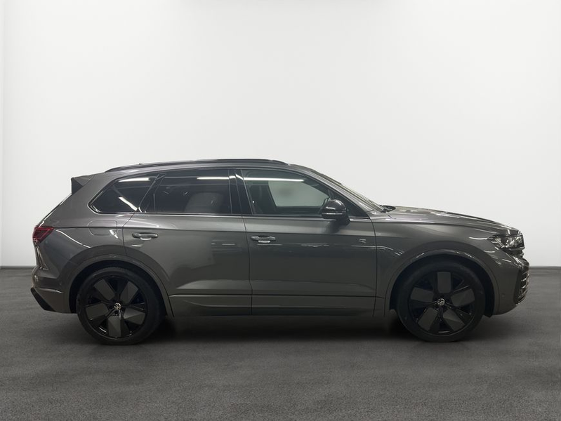 Volkswagen Touareg R 3.0 V6 e-Hybrid HUD — photo 8