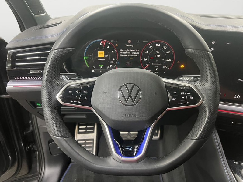 Volkswagen Touareg R 3.0 V6 e-Hybrid HUD — photo 12