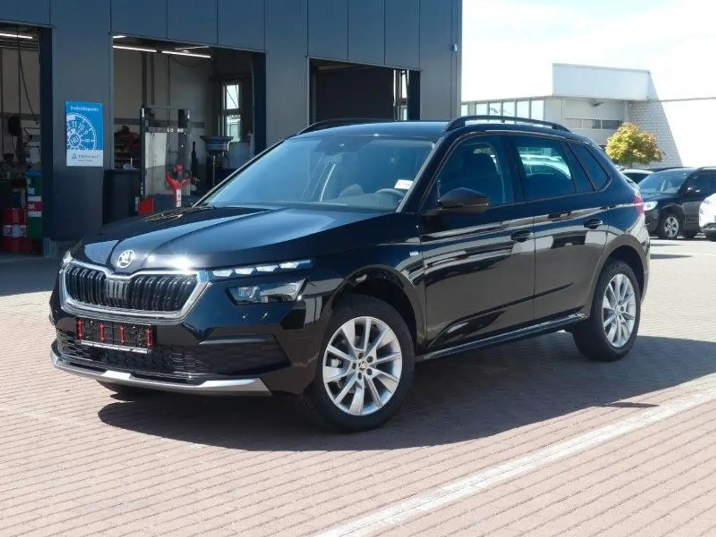 Skoda Kamiq 1.5l TSI ACT TOUR *LED*NAV*ACC*KAMERA*PDC* Schwarz - 1