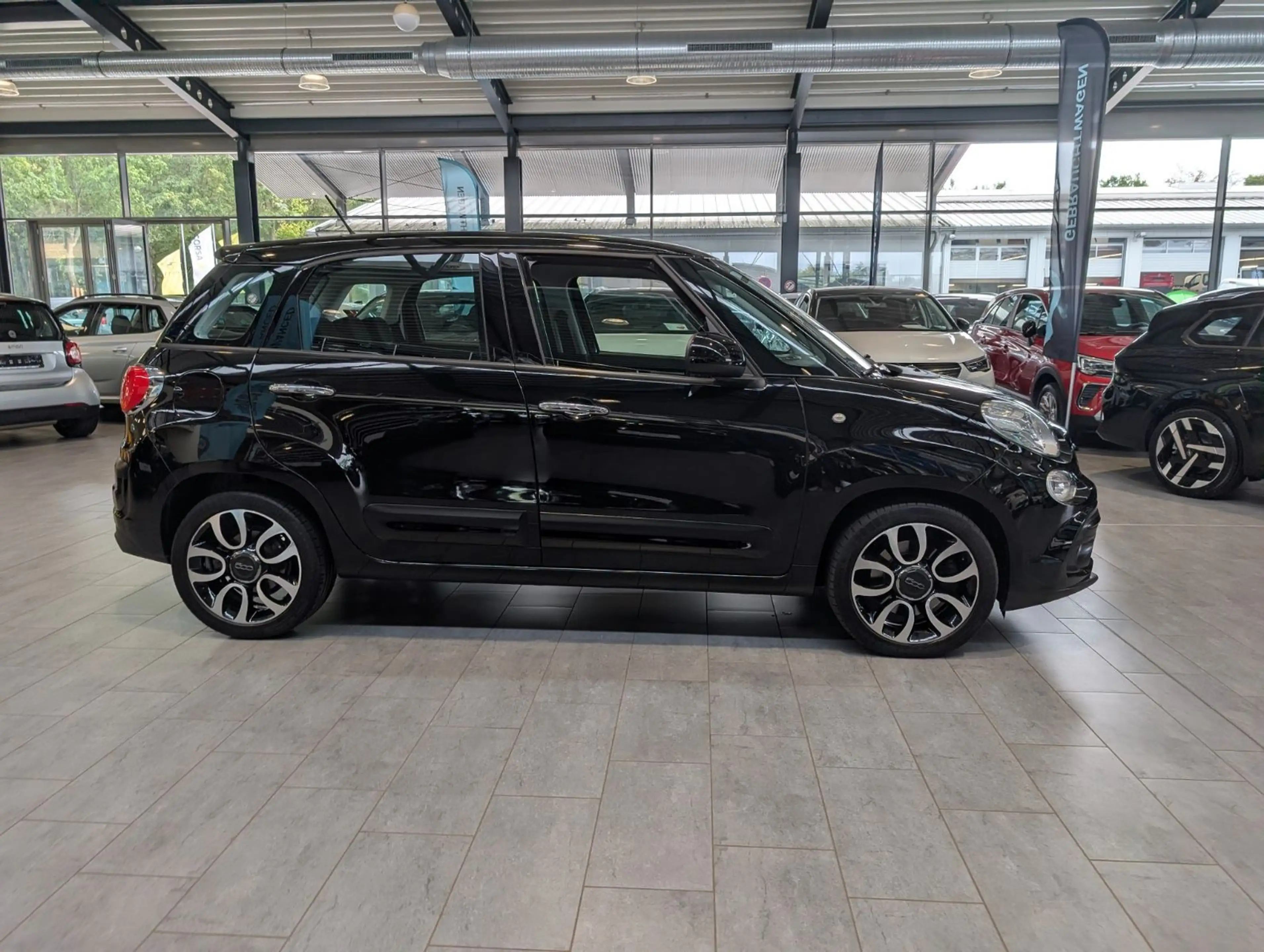 Fiat 500L Urban Pop Star SHZ Klima Tempomat Alufelgen — photo 2