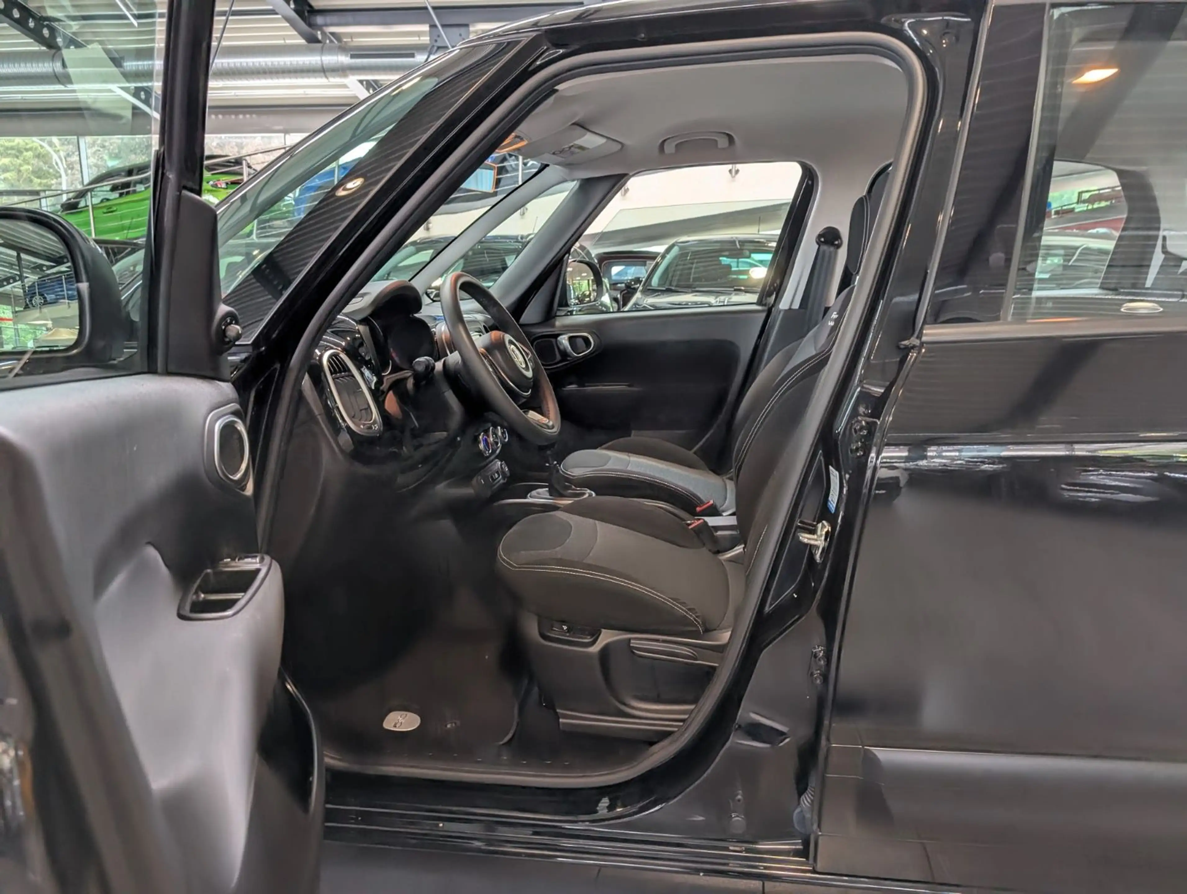 Fiat 500L Urban Pop Star SHZ Klima Tempomat Alufelgen — photo 9