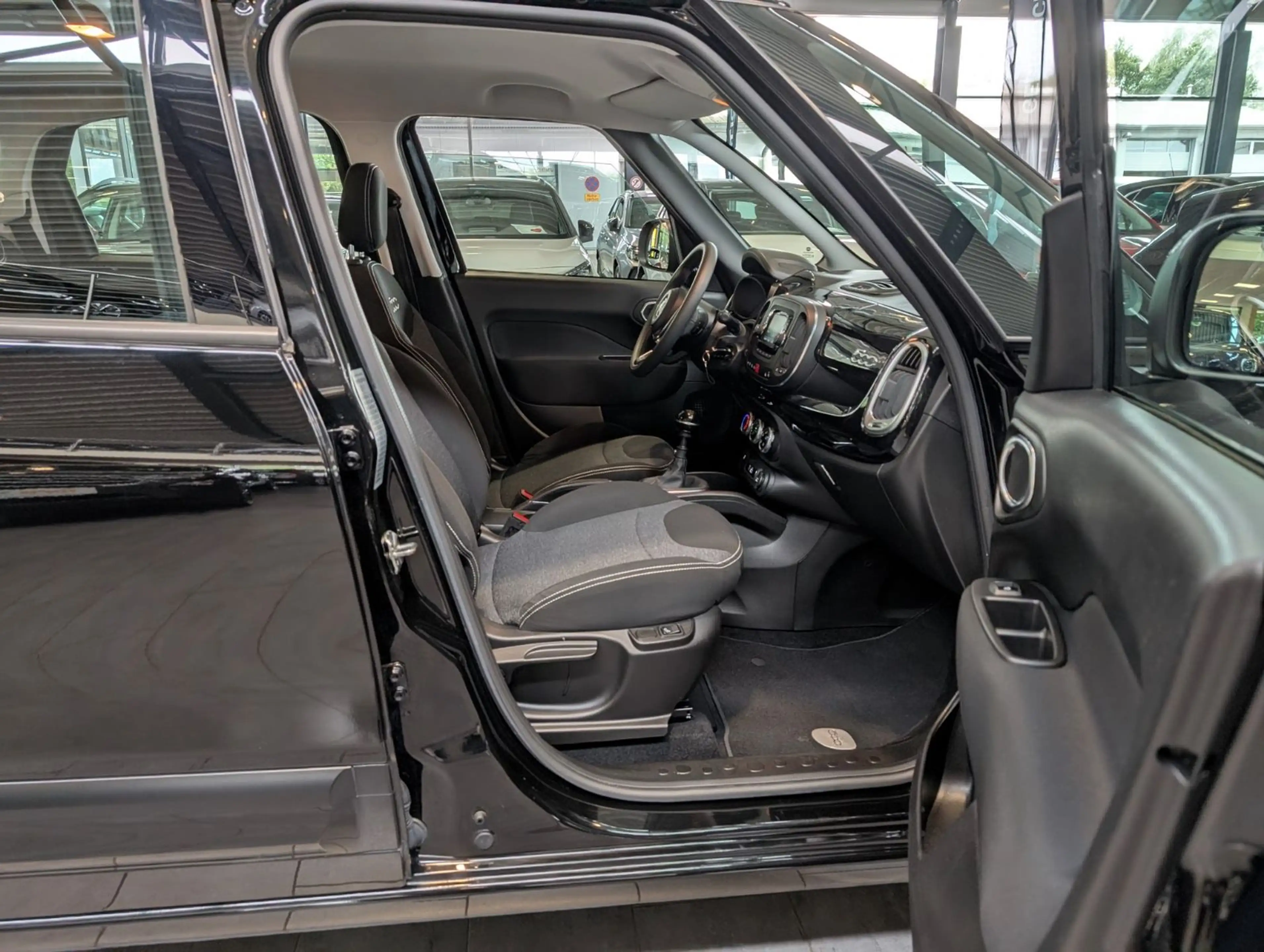 Fiat 500L Urban Pop Star SHZ Klima Tempomat Alufelgen — photo 11